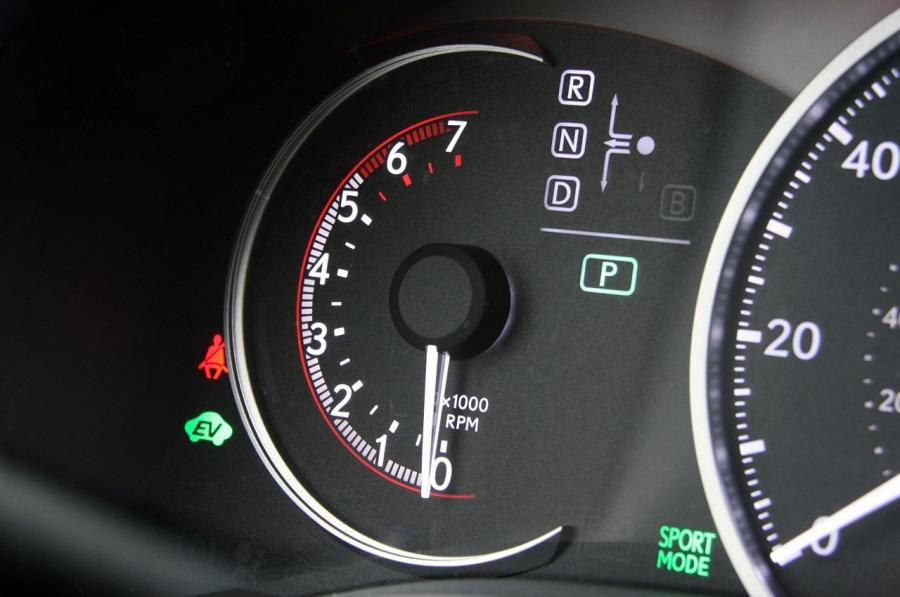  Lexus CT200h 2010 года  (фото 137 из 266)